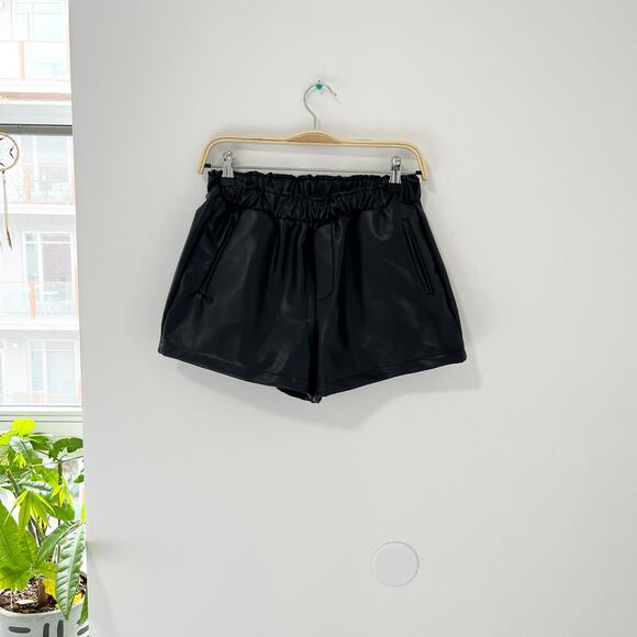 Forever 21 Black Faux Leather Shorts Size Small - Picture 2 of 6